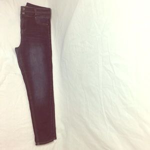 Hi rise blue jeans